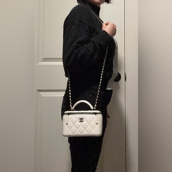 RARE❤️‍🔥NEW🖤🤍 CHANEL Trendy CC
Lambskin Quilted Mini Top Handle Vanity Bag - Picture 12 of 14